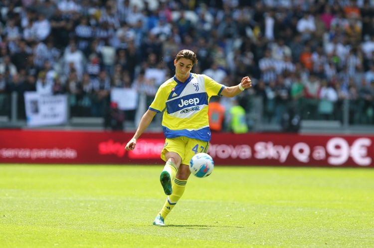 斯基拉：那不勒斯1400万欧报价米雷蒂遭拒，球员可能留在尤文